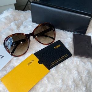 Classic authentic FENDI sunglasses w authenticator